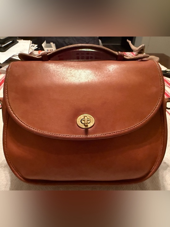 Coach Handbags - Vintage Coach Large Plaza Bag in British Tan